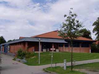 Datei:Sporthalle Suchsdorf.jpg