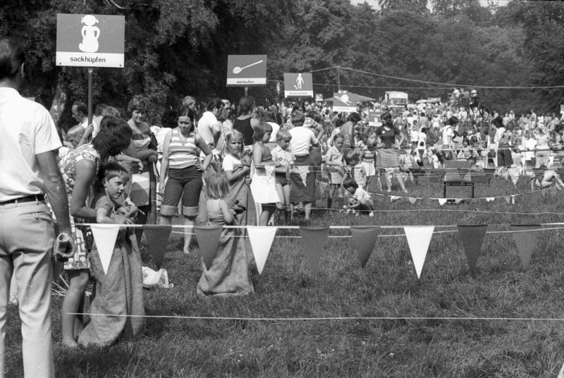 Datei:Volksfest Krusenkoppel 1976.jpg