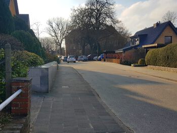 Blick aus Richtung Segeberger Landstraße zur Schule