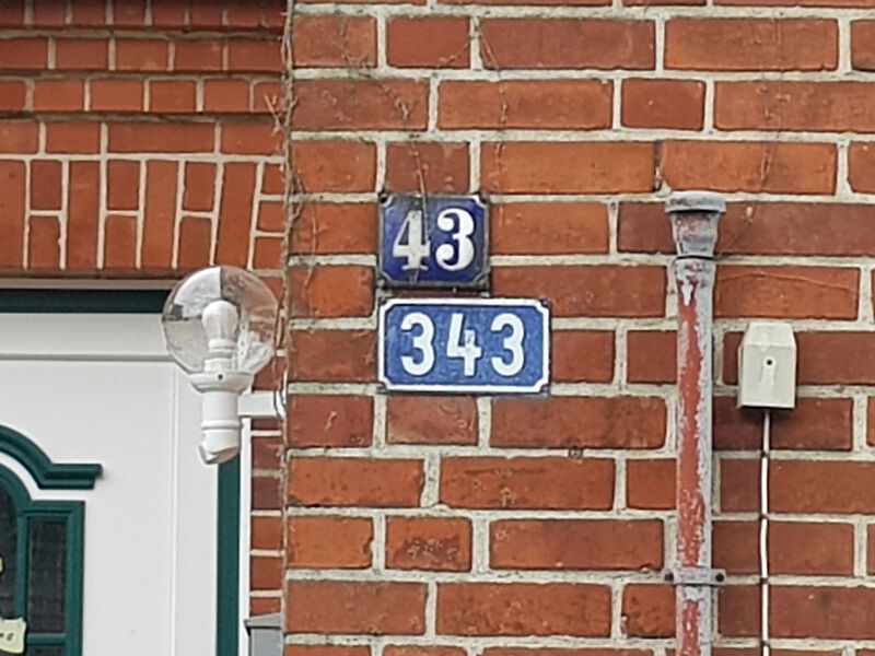 Datei:Rendsburger Landstraße 343 Hausnummern.jpg