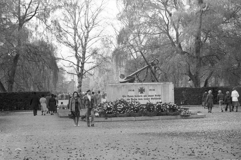 Datei:Nordfriedhof Denkmal Erster Weltkrieg.jpg