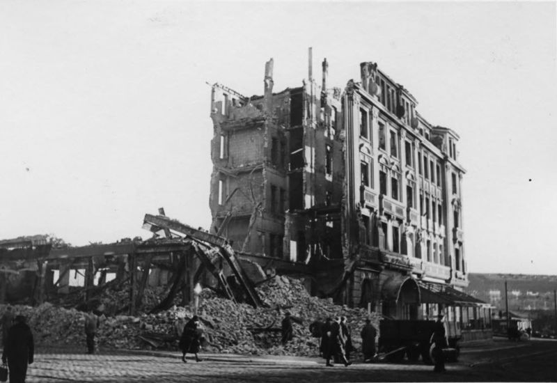 Datei:Hansa-Hotel Ruine Jan 1944.jpg