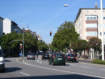 Blick auf die Holtenauer Straße Richtung Norden auf die Kreuzung zur Jungmannstraße.