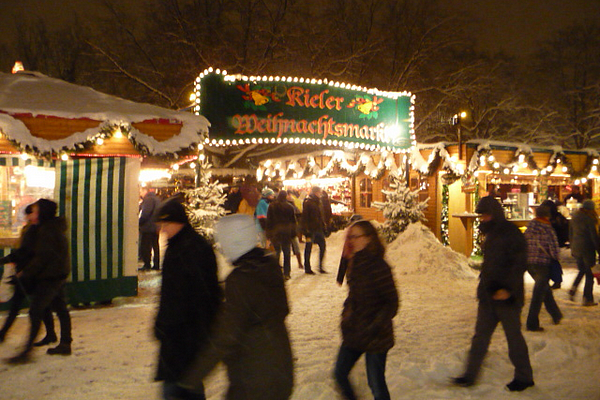 Datei:Weihnachtsmarkt 2010 Eingang.png