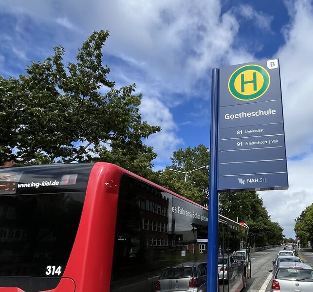 Datei:Haltestelle-Goetheschule-Neu.jpg