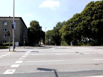 Blick vom Ostring aus in die Helmholtzstraße.