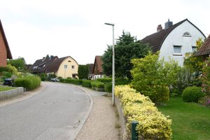 Kronsburger Straße Spitztonnendächer.JPG