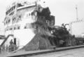 Später werden die Schäden am Tanker auch im Scheerhafen begutachtet. (08.03.1971)