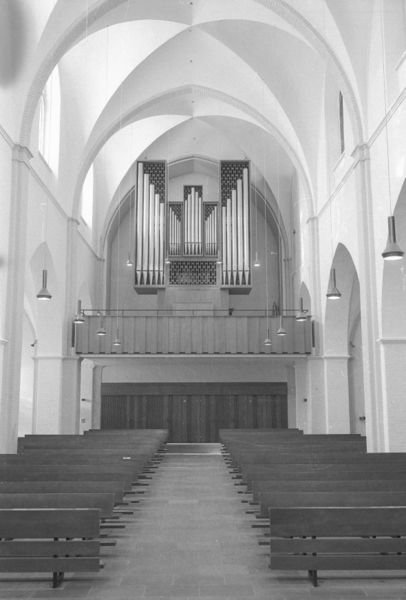 Datei:St-Nikolaus-Kirche 1971.jpg