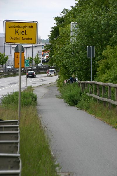 Datei:Konrad-Adenauer-Damm Stadtgrenze - Nach Schwarzland.JPG