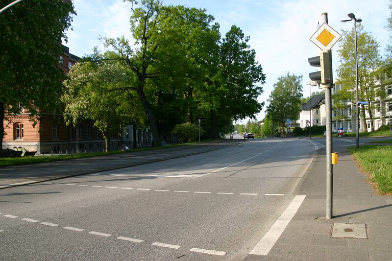 Datei:Düsternbrooker Weg von Karolinenweg zur Reventlouallee.jpg
