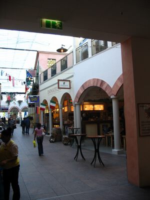 Sophienhof Food-Court 2006.jpg
