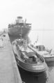 Im Vordergrund das Feuerlöschboot "Kiel" und das Polizeiboot "Vossbrook". (08.03.1971)