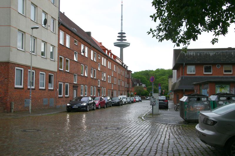 Datei:Helgolandstraße von Schleswiger Straße zur Hamburger Chaussee.JPG