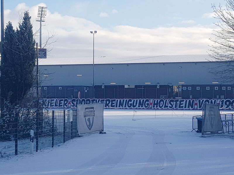 Datei:Ernst-Möller-Straße zum Stadion.jpg