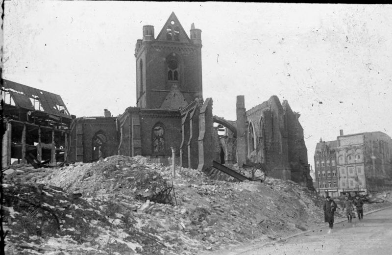 Datei:Nikolaikirche Ruine 1947.jpg