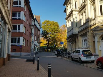 Dahlmannstraße; Blick in Richtung Brunswiker Straße, rechts das Gebäude der ehemaligen Milchküche