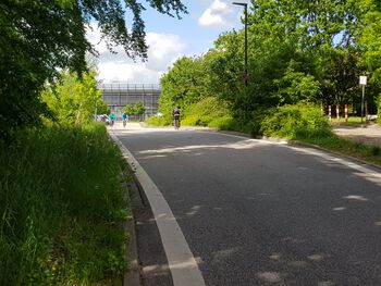 Blick in die Straße Zum Hasseer Bahnhof von der Saarbrückenstraße aus