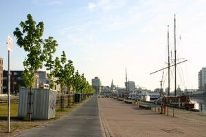 Bahnhofskai von Querkai.jpg