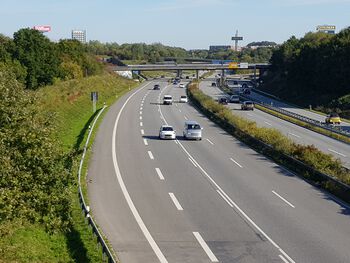 A 215 von der Uhlenkrog-Brücke stadteinwärts