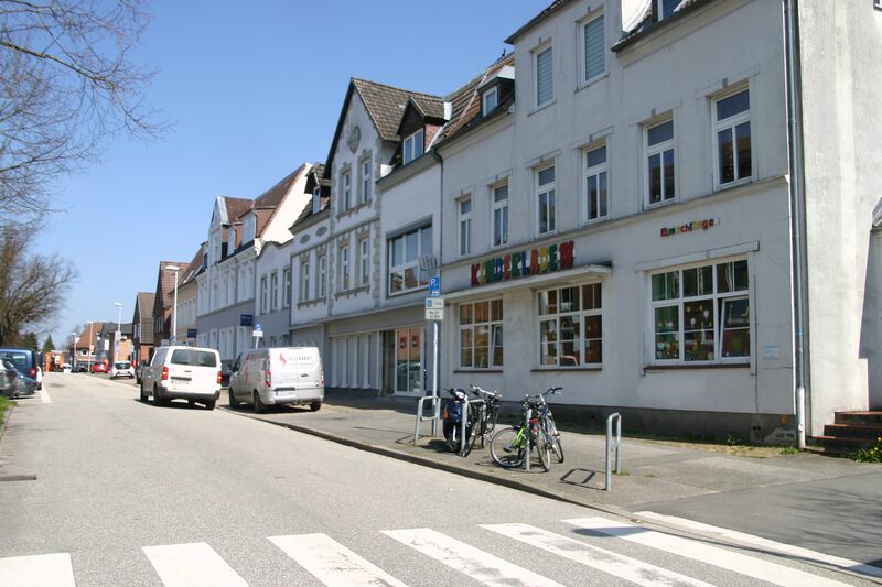 Datei:Dorfstraße vom Schlehenkamp zur Preetzer Chaussee.jpg