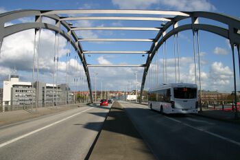 Blick durch die Gablenzbrücke in Richtung Gaarden
