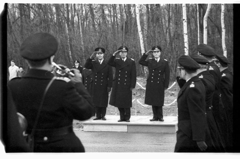 Datei:Kommandeurswechsel 1966.jpg
