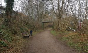 Paul-Pfiel-Weg Spielplatzbrücke.jpg