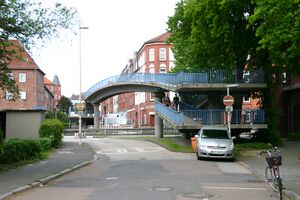 Krusenrotter Weg Fußgängerbrücke.JPG