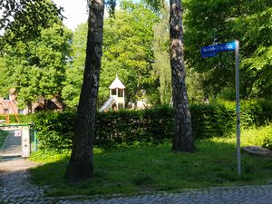 Heinrich-Zille-Platz Straßenschild.jpg