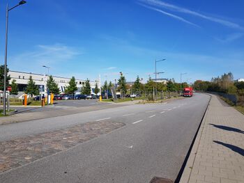 Anni-Wadle-Weg, Blick in Richtung Gablenzstraße; links das Hörnbad